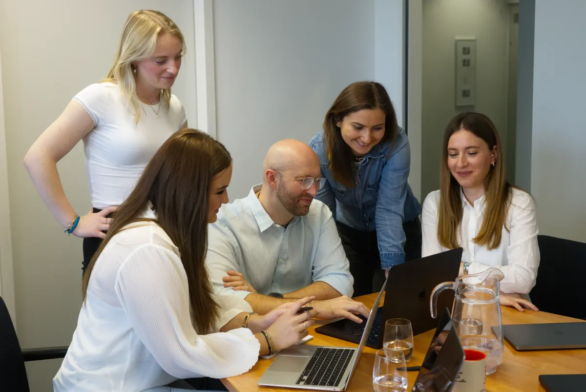 Arbeiten im Team bei JSH Marketing