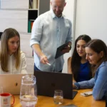 JSH Marketing Team bei der Strategie Besprechung